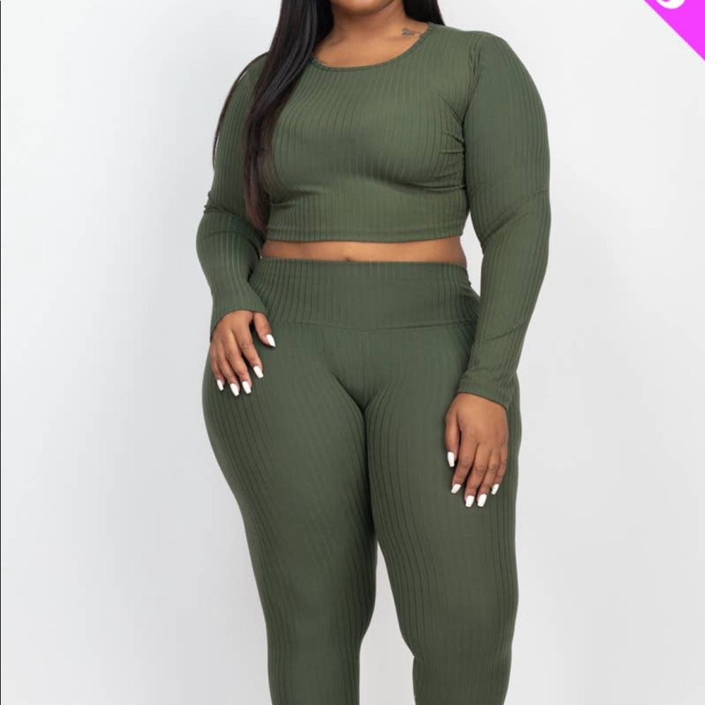 2 pc crop top and leggings